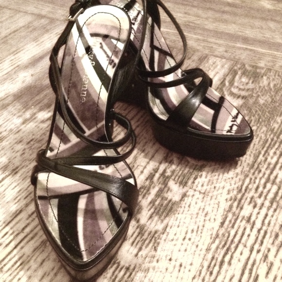 BLACK LTHR STUDDED WEDGE PLATFORMS - Picture 2 of 4